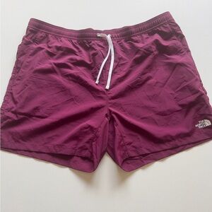NWT The North Face Men’s 5" Action Woven 2.0 Shorts in Boysenberry Size 2XL (G3)